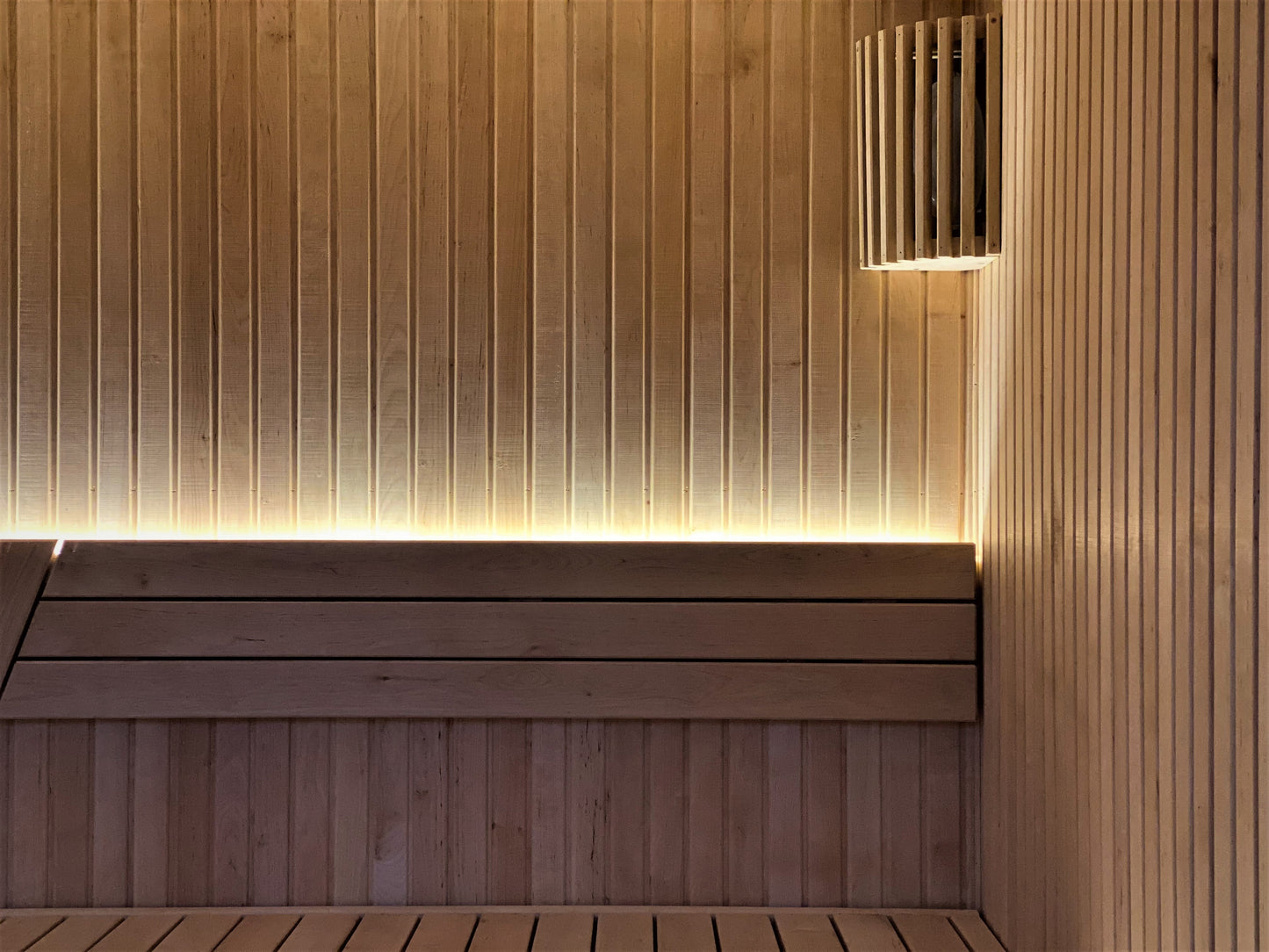 Halo Saunas Hideout 6-8 Person Traditional Sauna 5m
