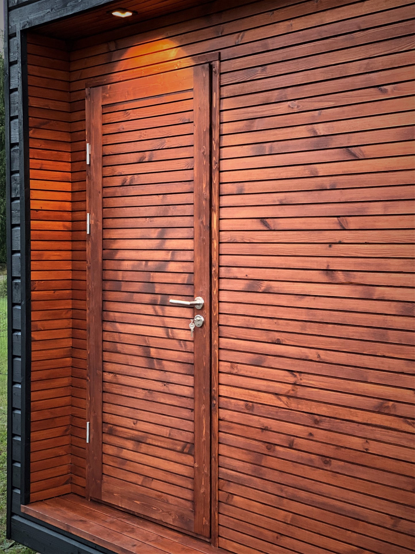 Halo Saunas Hideout 6-8 Person Traditional Sauna 5m