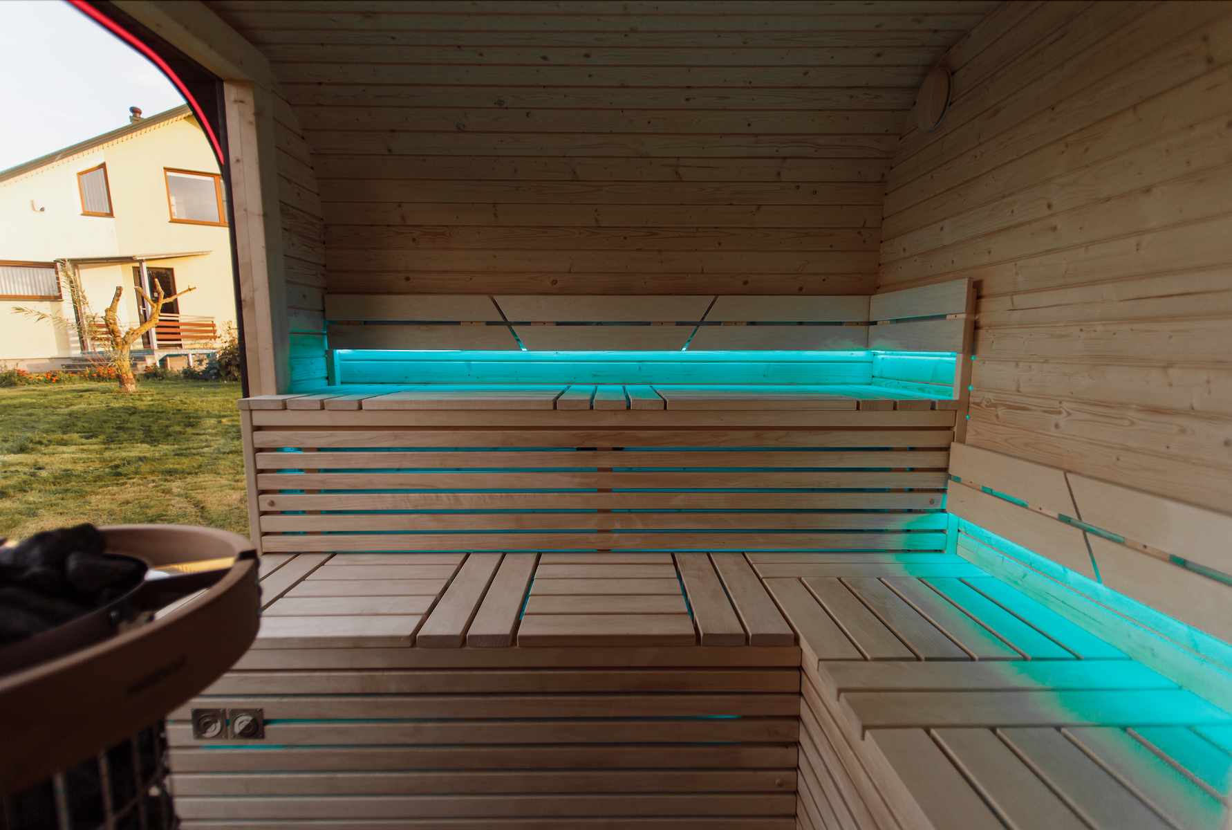 Halo Saunas Sanctuary Traditional Outdoor 6 to 8 Person Sauna - Nuovo Luxury