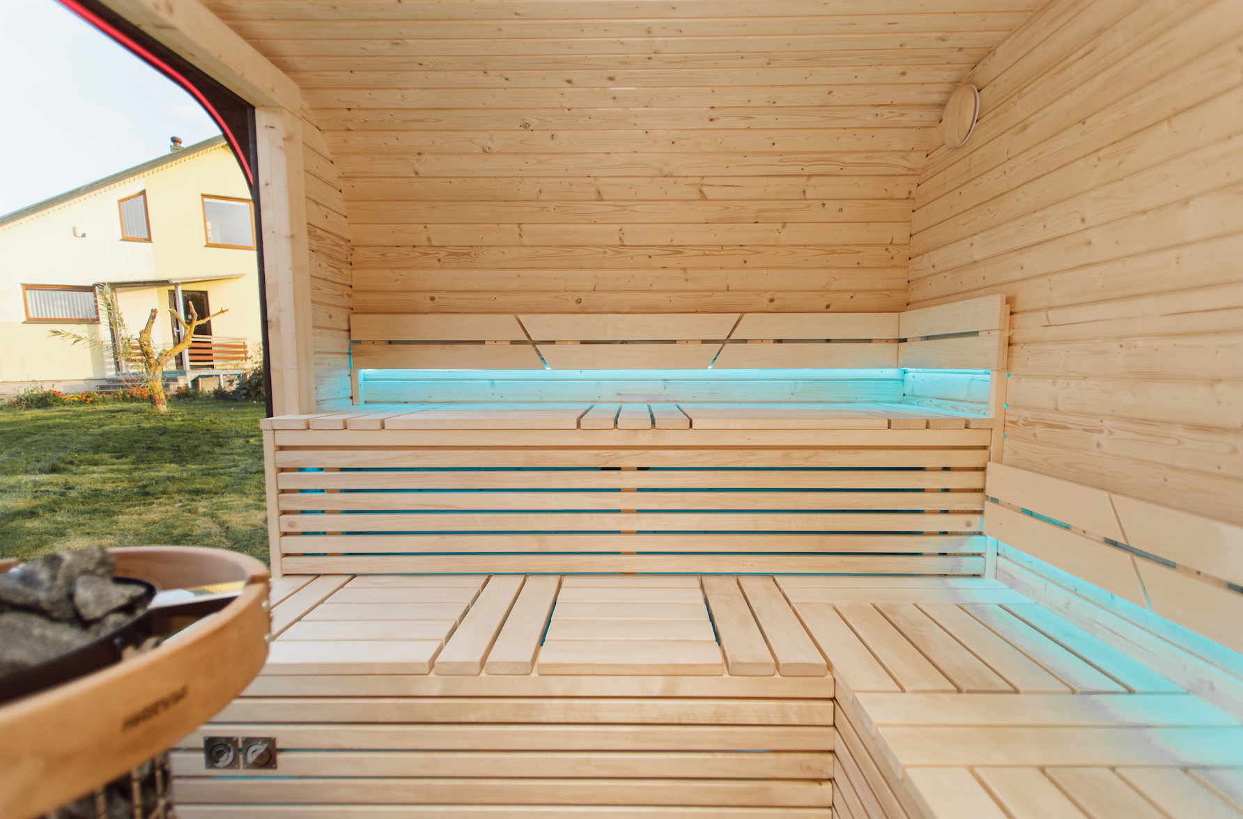 Halo Saunas Sanctuary Traditional Outdoor 6 to 8 Person Sauna - Nuovo Luxury