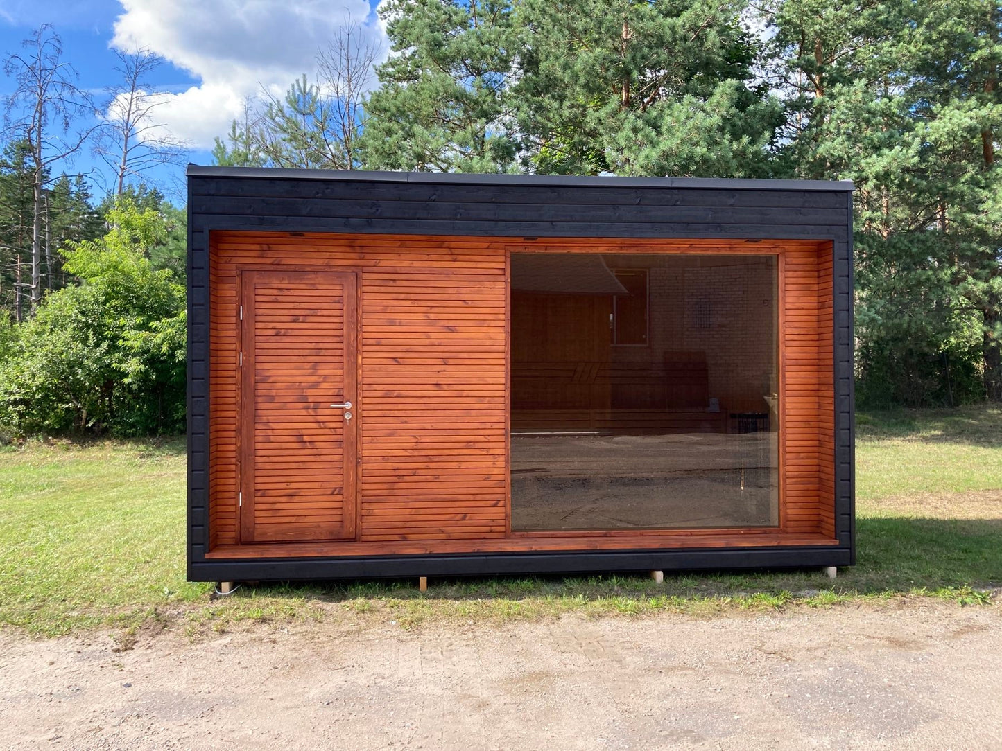 Halo Saunas Hideout 6-8 Person Traditional Sauna 5m