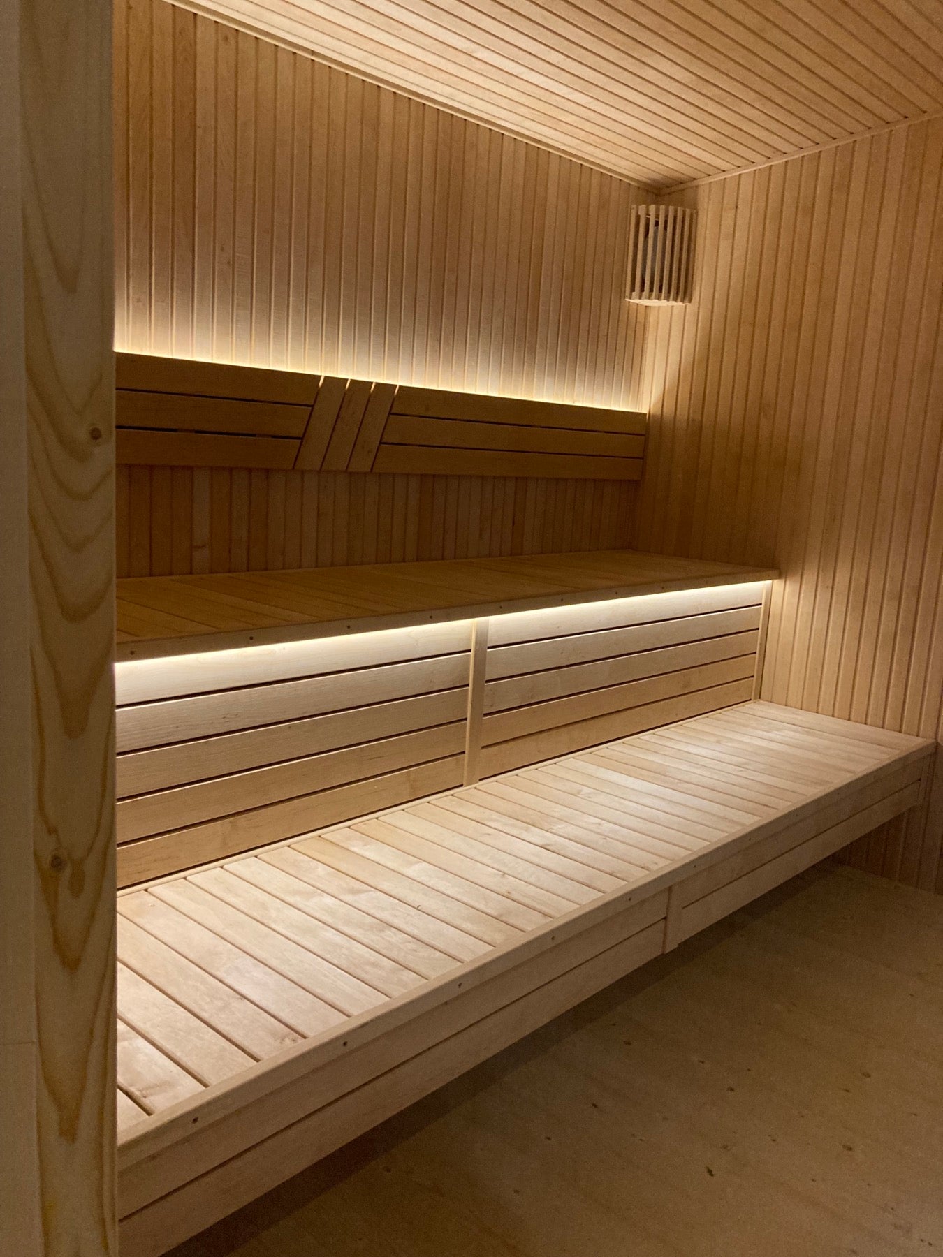 Halo Saunas Hideout 6-8 Person Traditional Sauna 5m