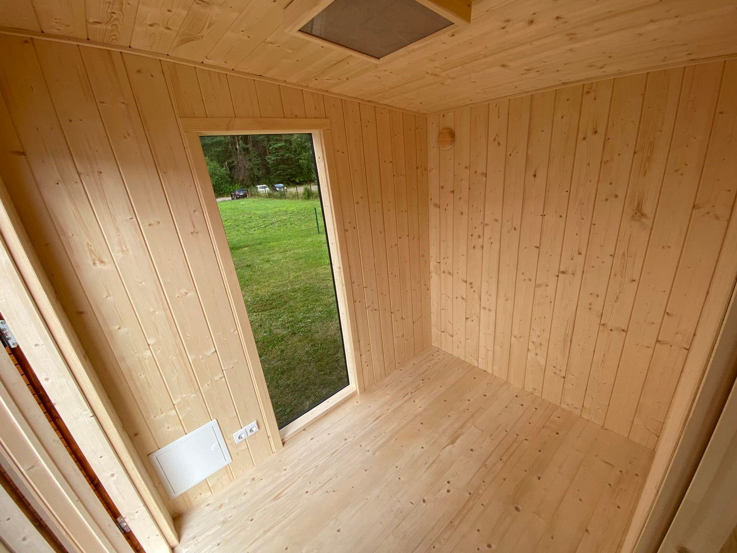 Halo Saunas Hideout 6-8 Person Traditional Sauna 5m