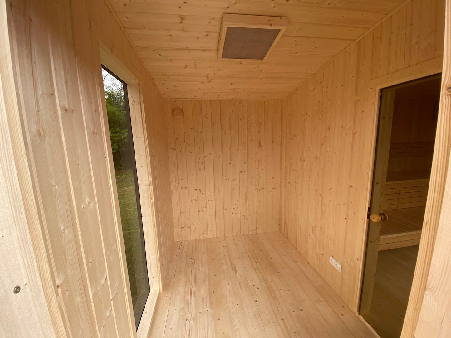 Halo Saunas Hideout 6-8 Person Traditional Sauna 5m